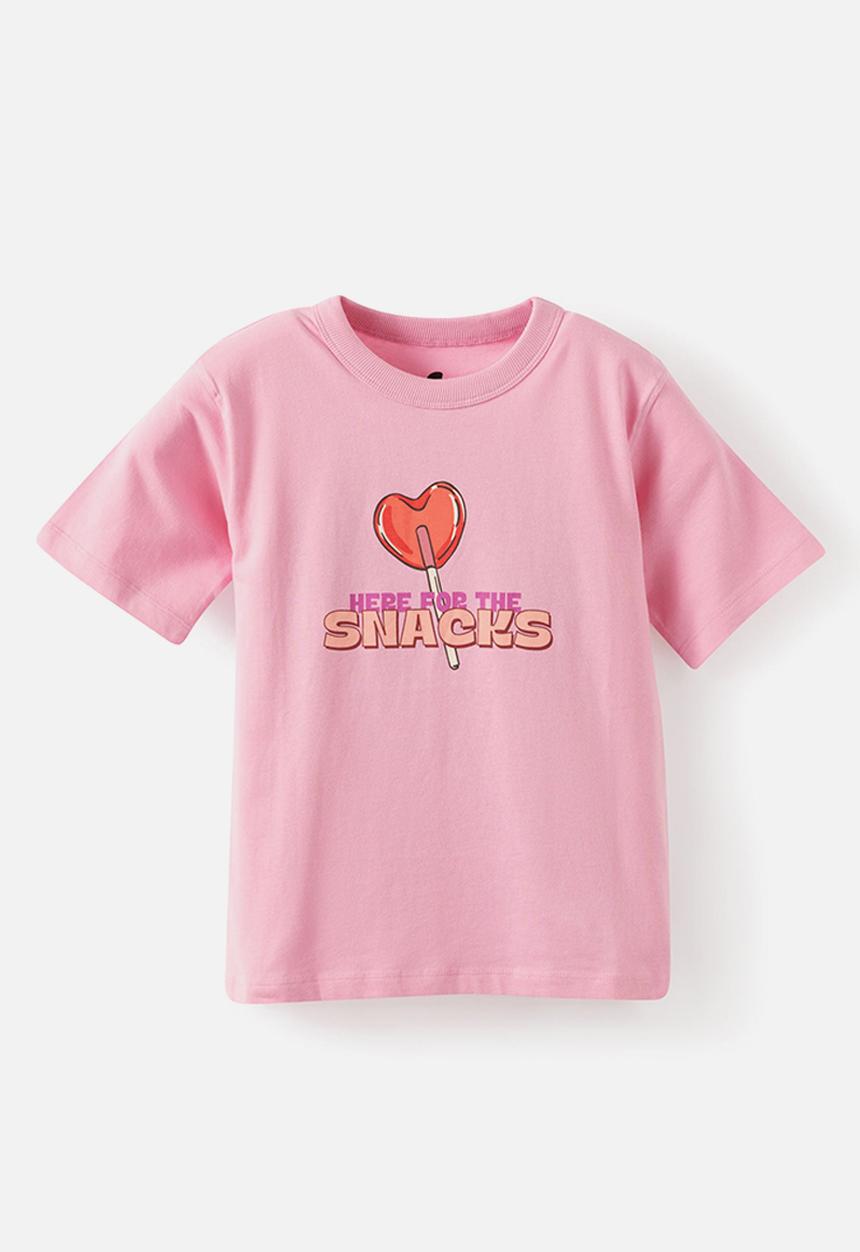 Cotton On - Essential Short Sleeve Graphic Tee - Strawberry Milk/Here For The Snacks