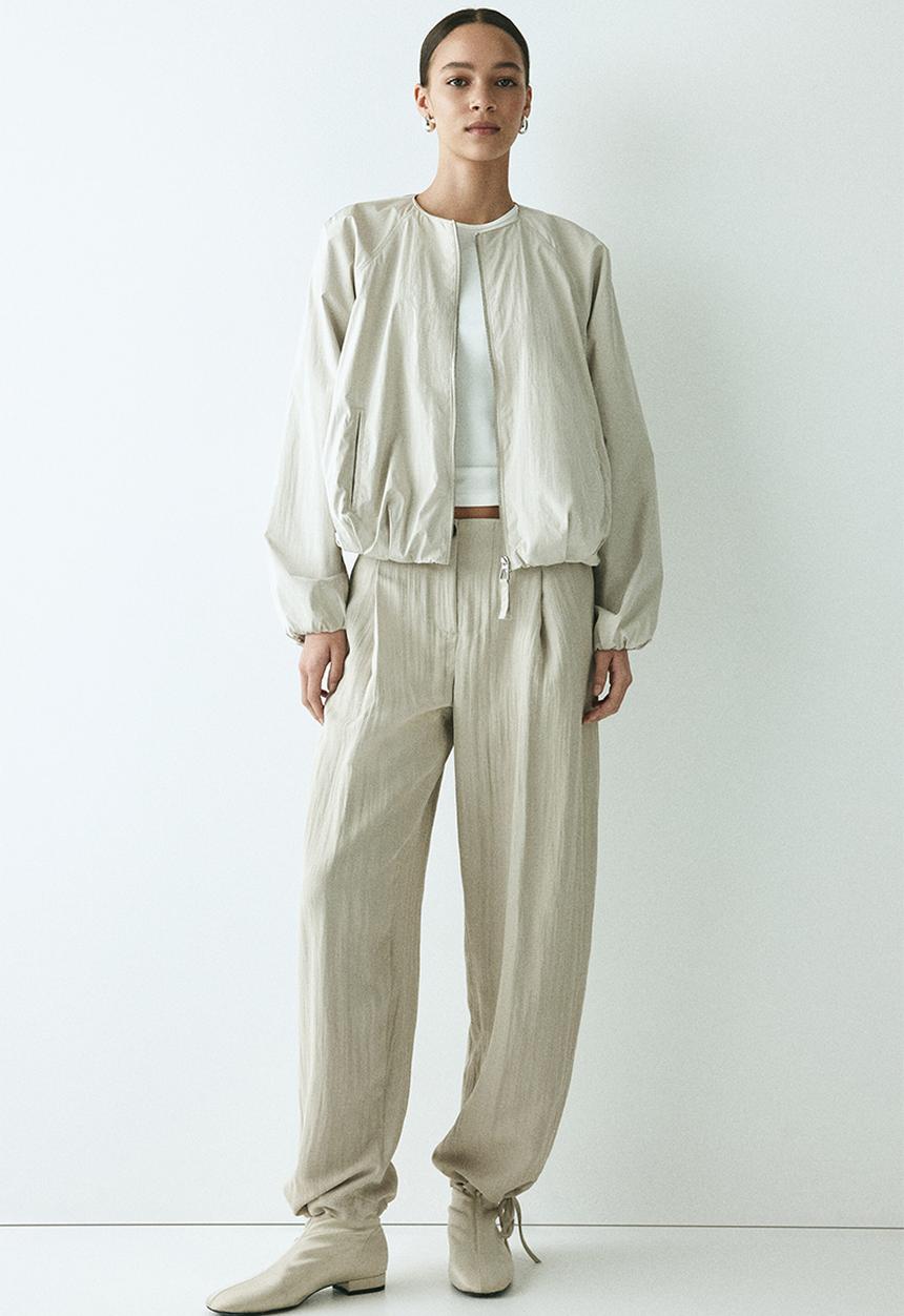 H&M - Crinkled barrel-leg trousers - light beige