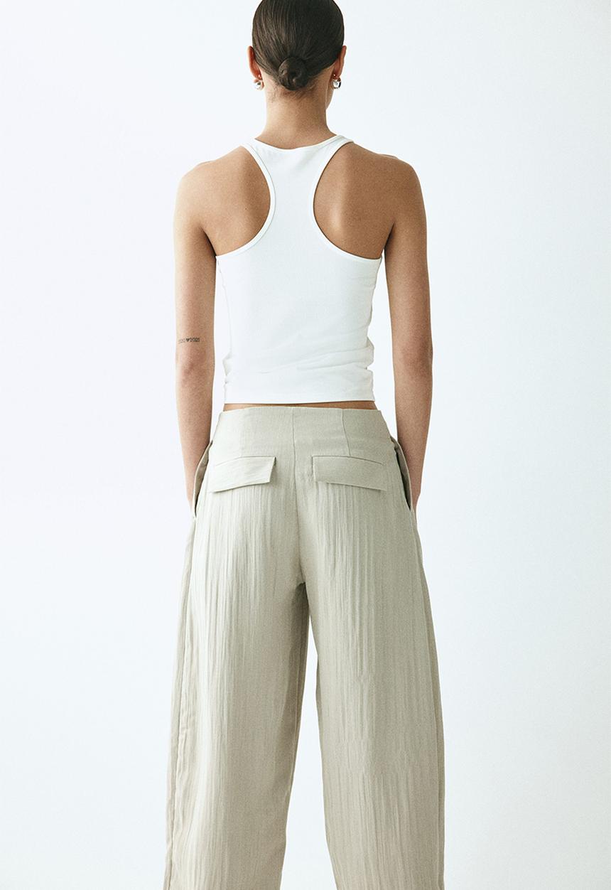 H&M - Crinkled barrel-leg trousers - light beige