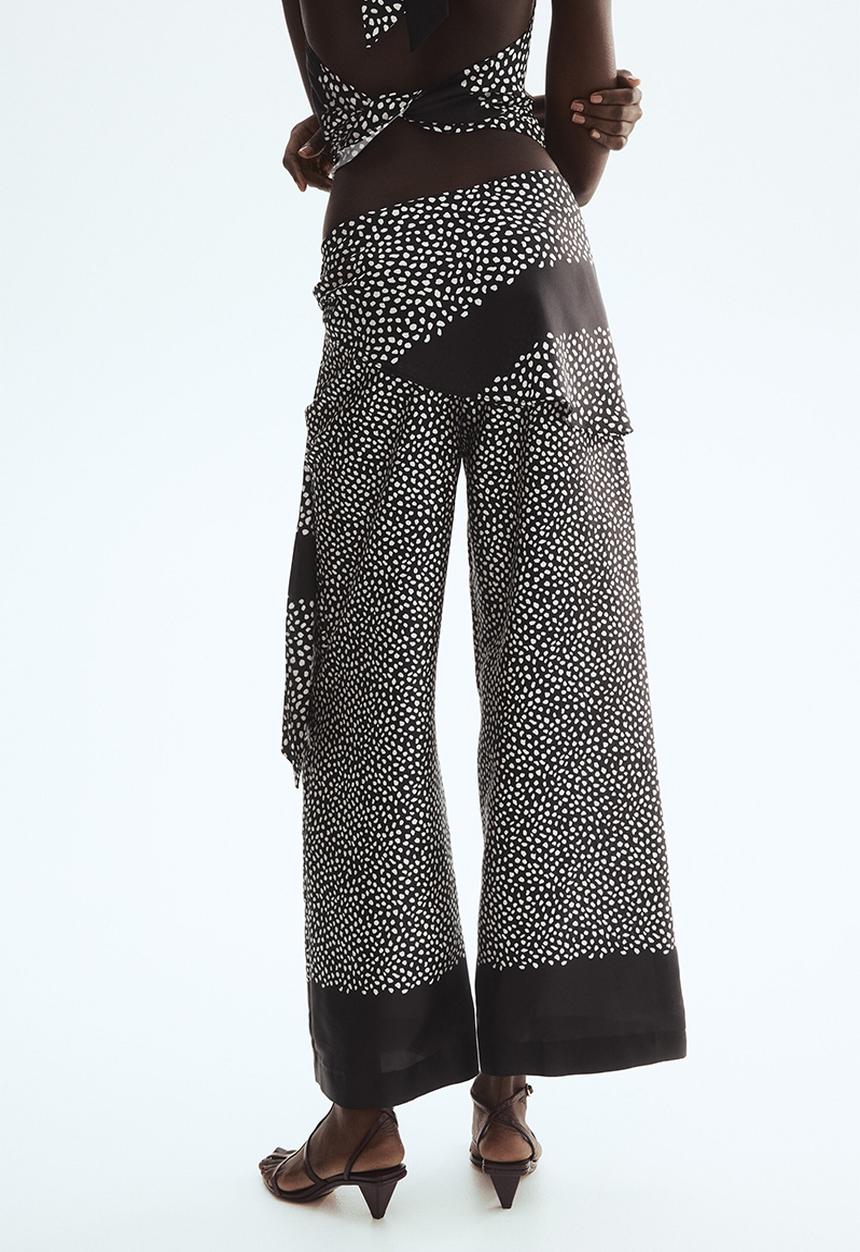 H&M - Skirt-layered trousers - black/spotted