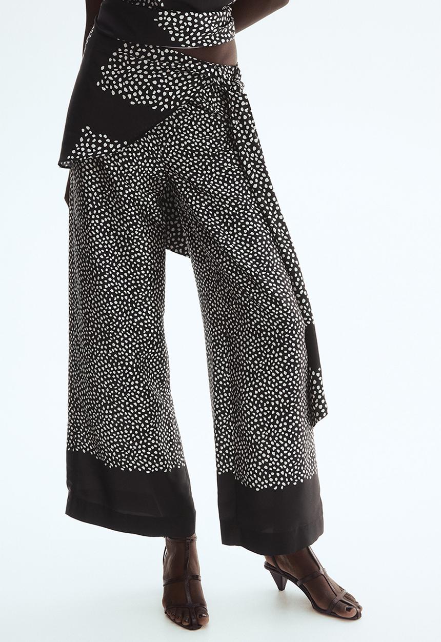 H&M - Skirt-layered trousers - black/spotted