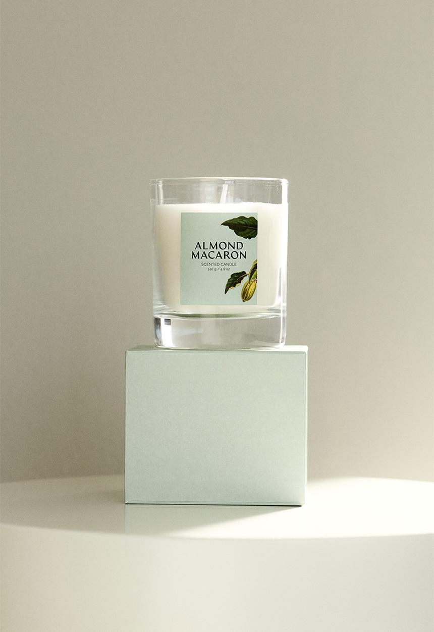 H&M - Scented candle in glass holder - almond macaron