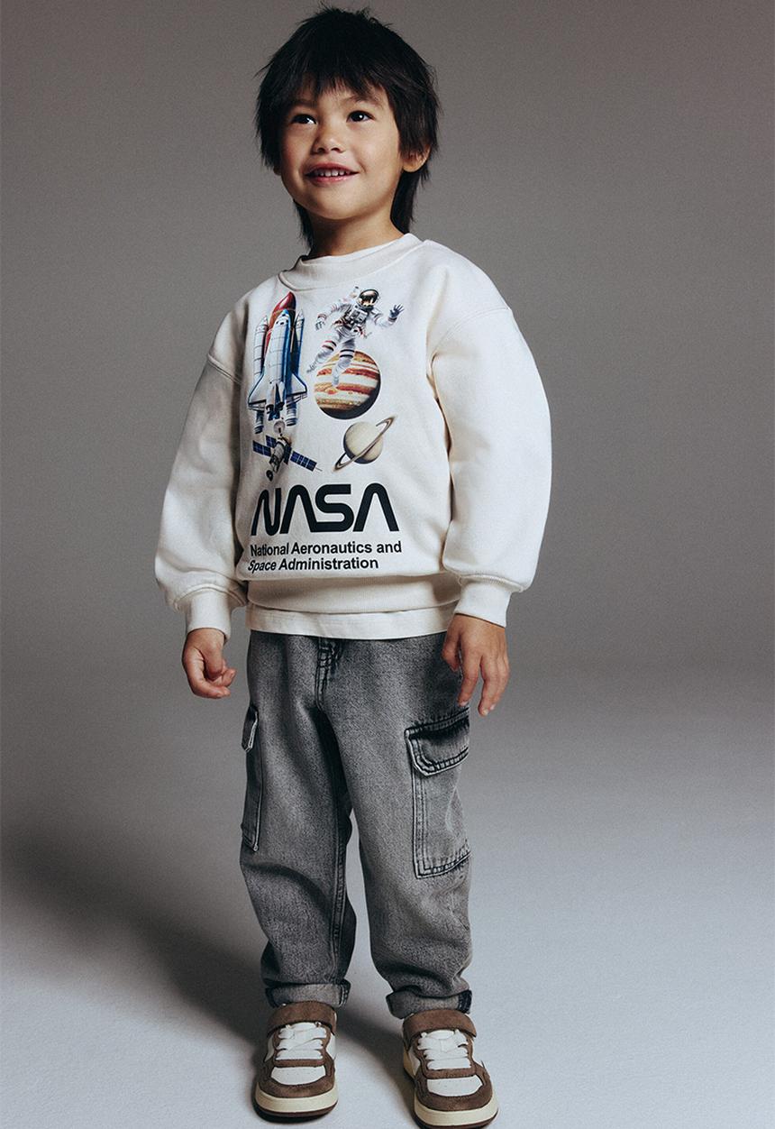 H&M - Printed sweatshirt - light beige/nasa