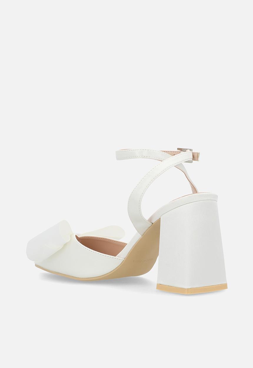 Be Mine - Flavia closed toe block heel ankle strap - ivory satin