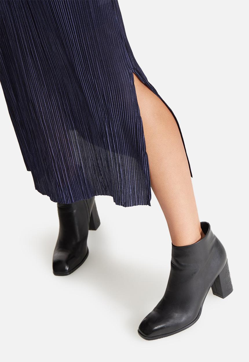 dailyfriday - Plissé v-neck midi slip dress