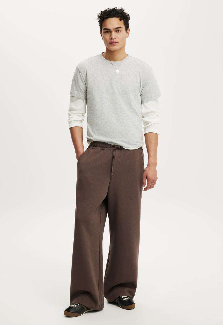 Cotton On - Super Baggy Track Pant - Washed Chocolate