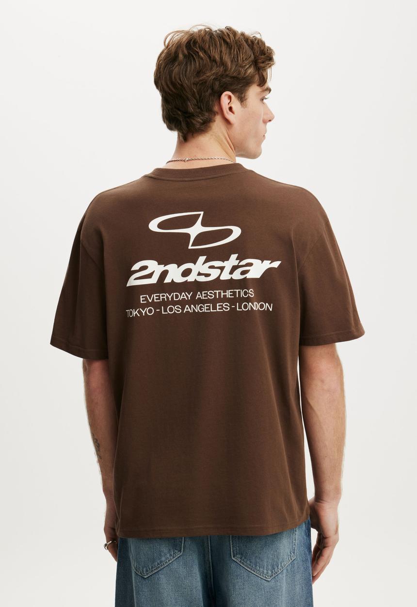 Cotton On - Everyday Fit Graphic T-shirt - Espresso/Everyday Aesthetics 