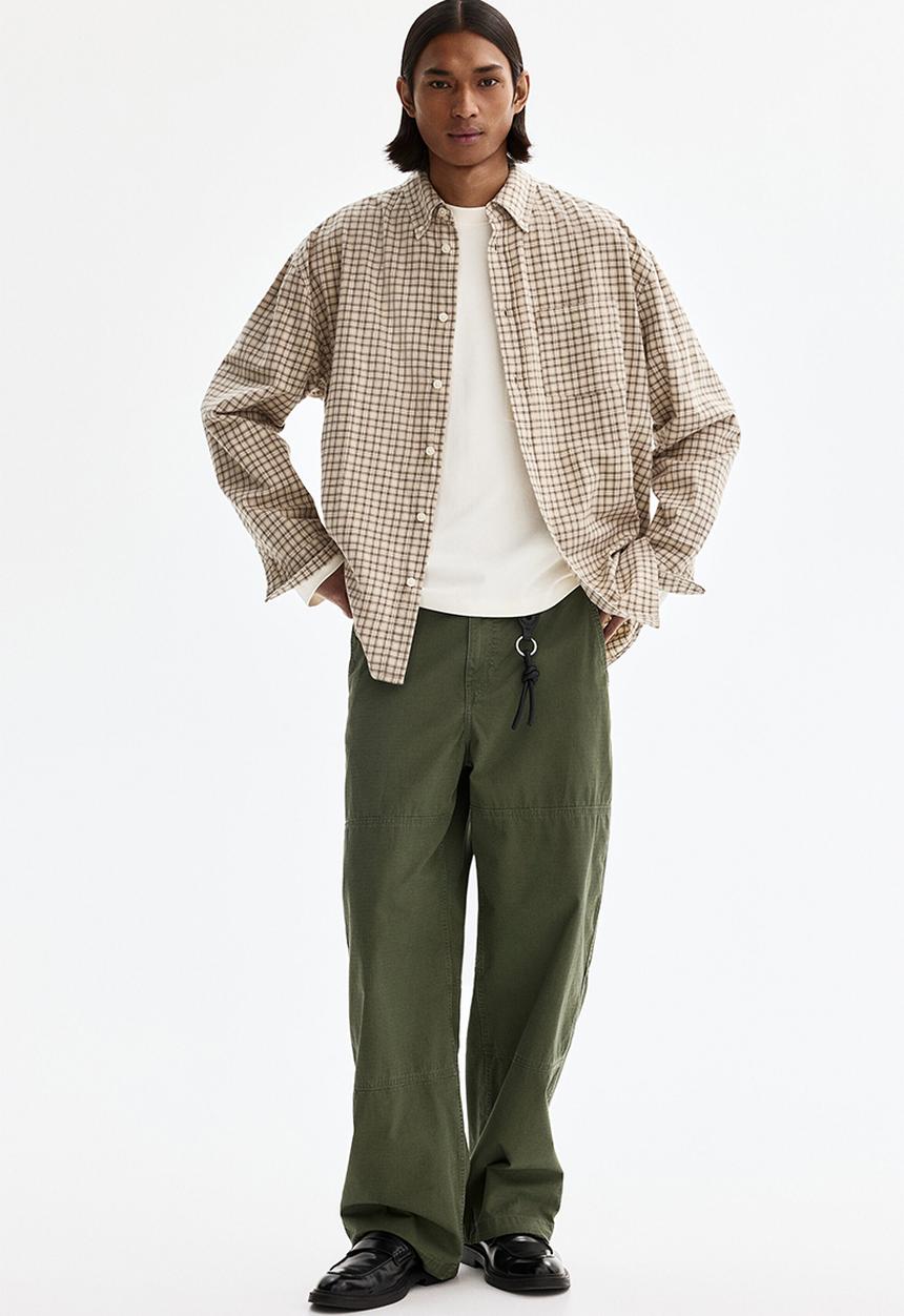 H&M - Relaxed fit cotton shirt - beige/checked