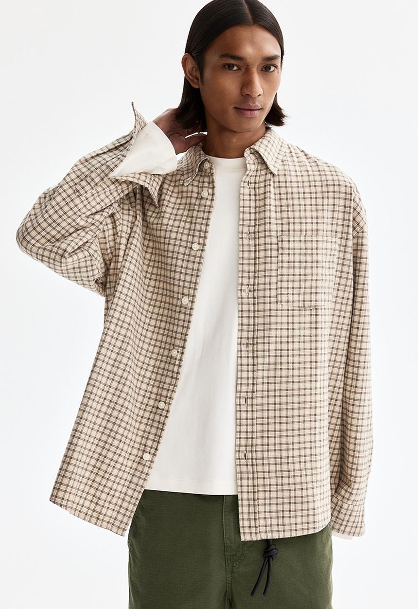 H&M - Relaxed fit cotton shirt - beige/checked
