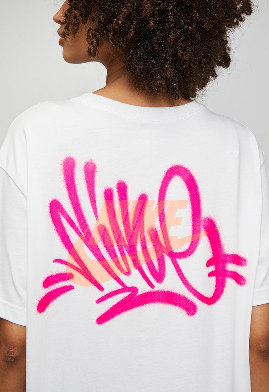 Nike - W Nsw Nk Clsc Bf Tee Grf2 - Summit White