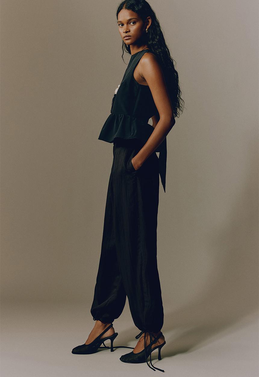 H&M - Crinkled barrel-leg trousers - dark grey