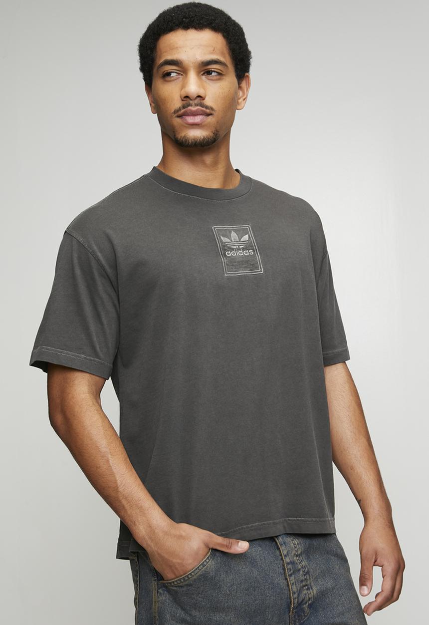 adidas Originals - ELEVATED GFX Tee E - BLACK
