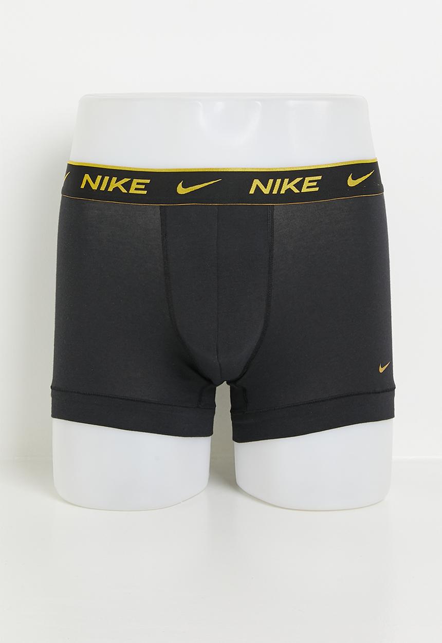 Nike - KE1008-Men's Dri-Fit Everyday Cotton Trunk 3 Pack - BLK UNI RED/WHEAT GLD/BLK HIG