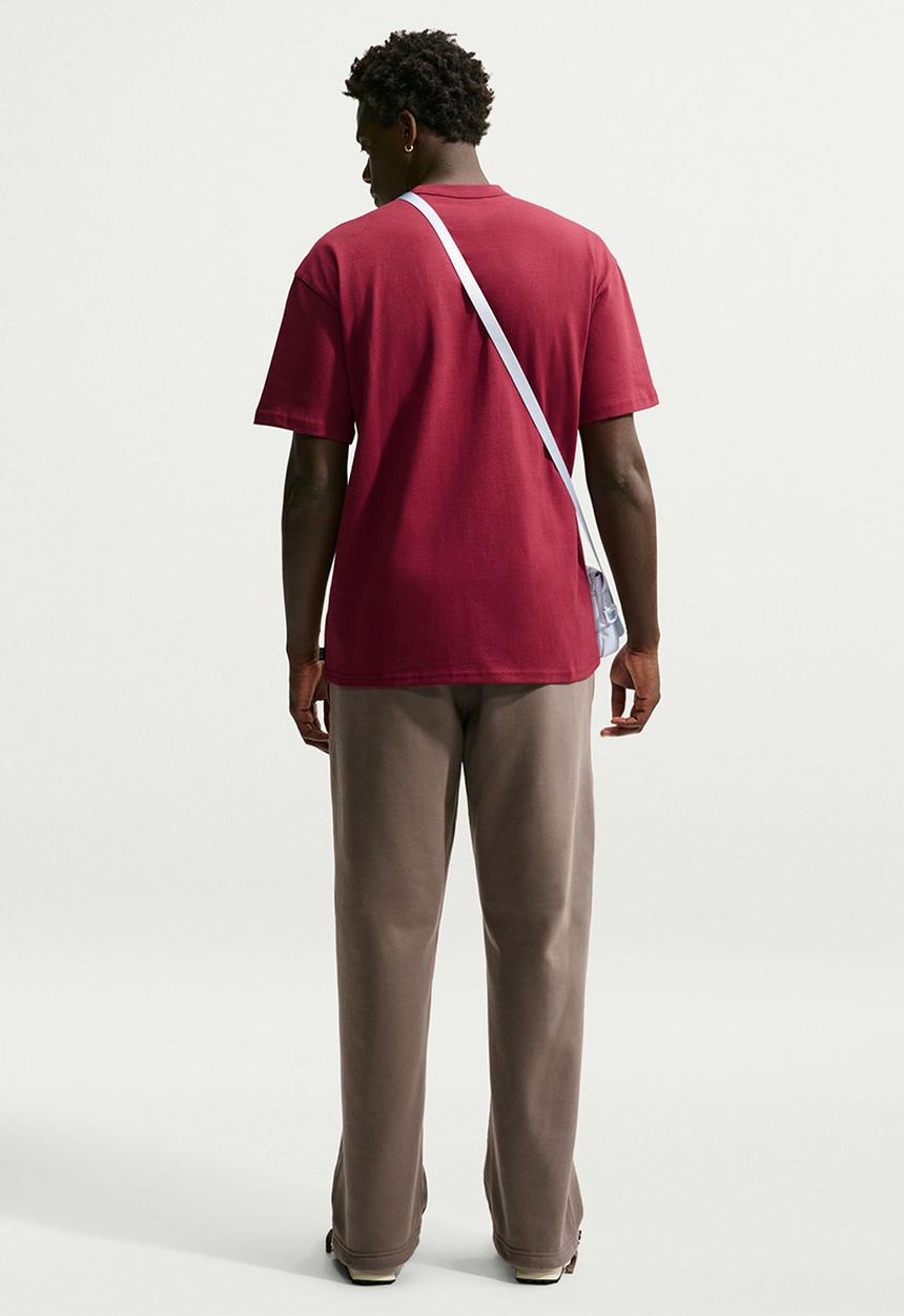Nike - NSW Premium Essentials Loose  T-Shirt- Team Red