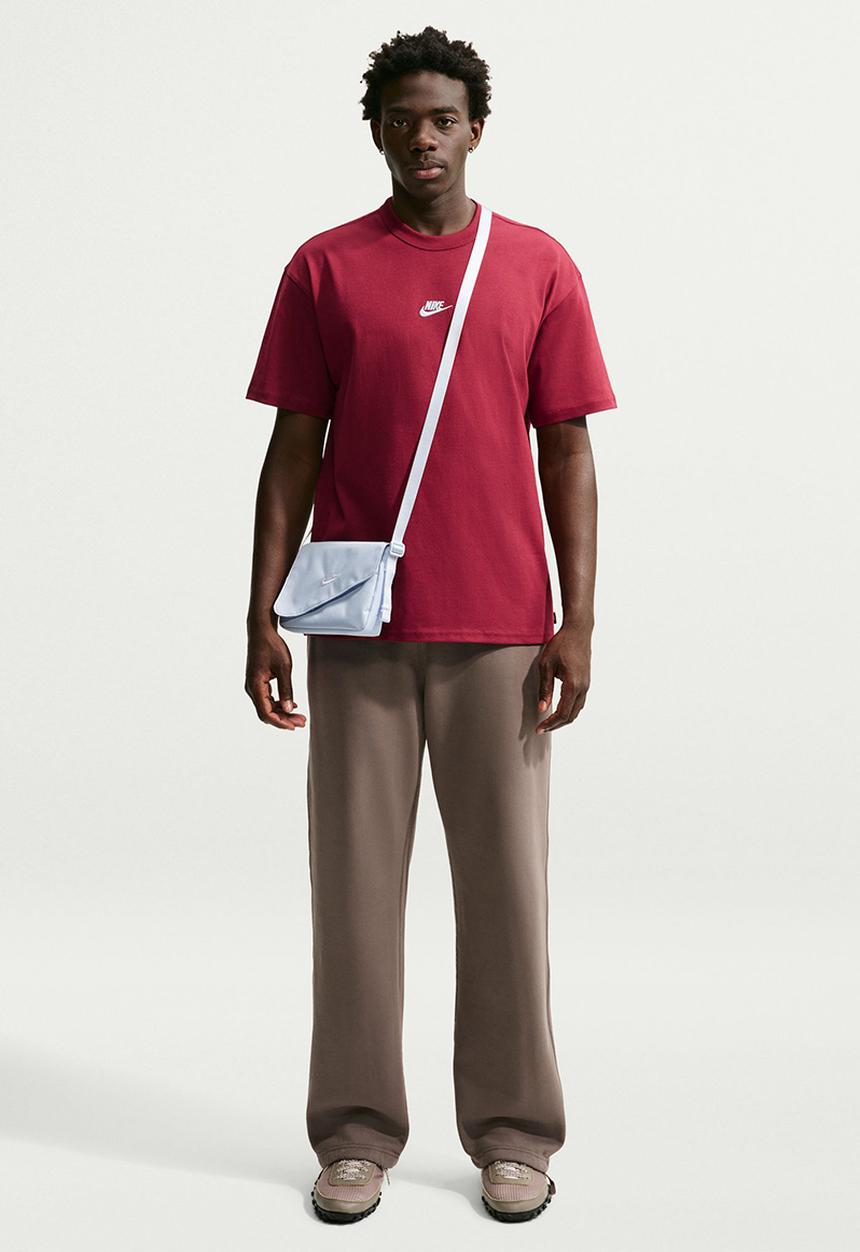 Nike - NSW Premium Essentials Loose  T-Shirt- Team Red