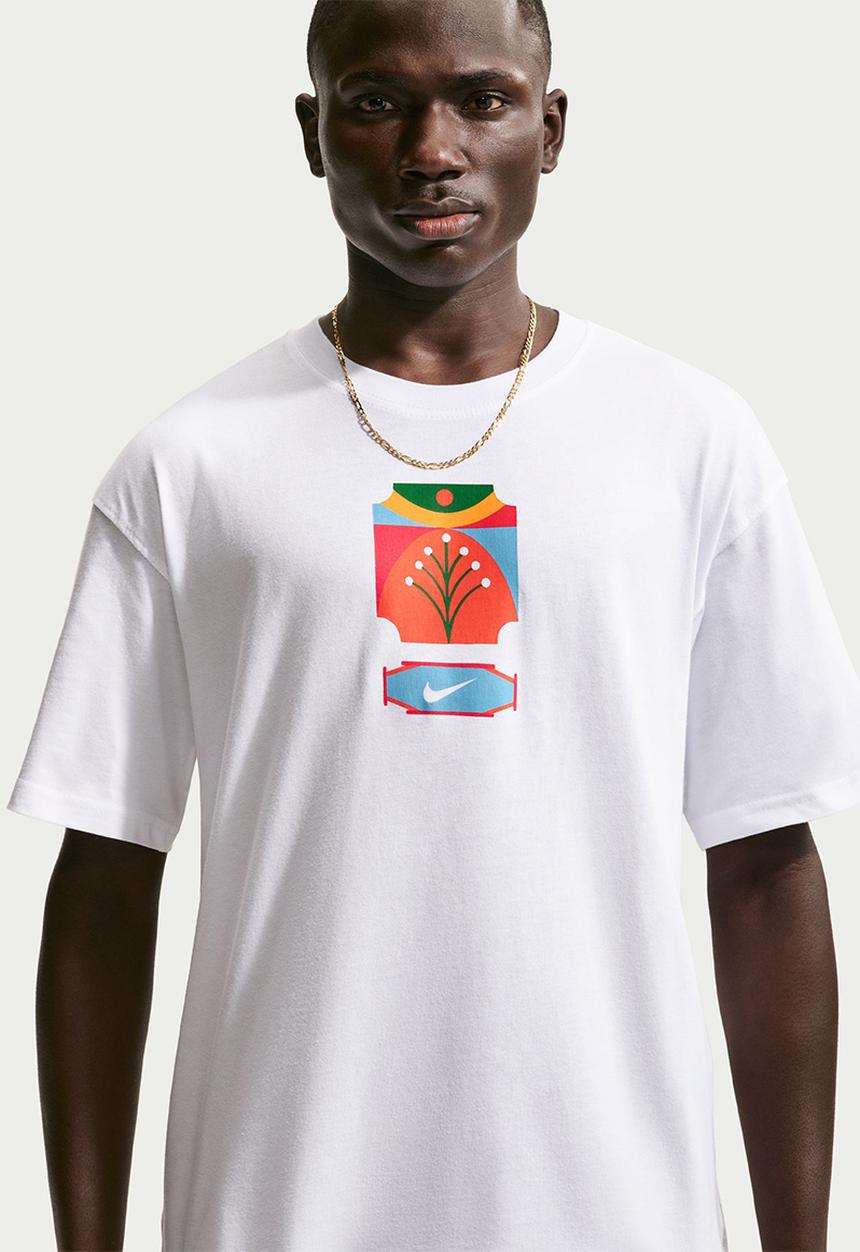 Nike -  "Palm Tree"  Loose-Fit T-Shirt - White/Ass