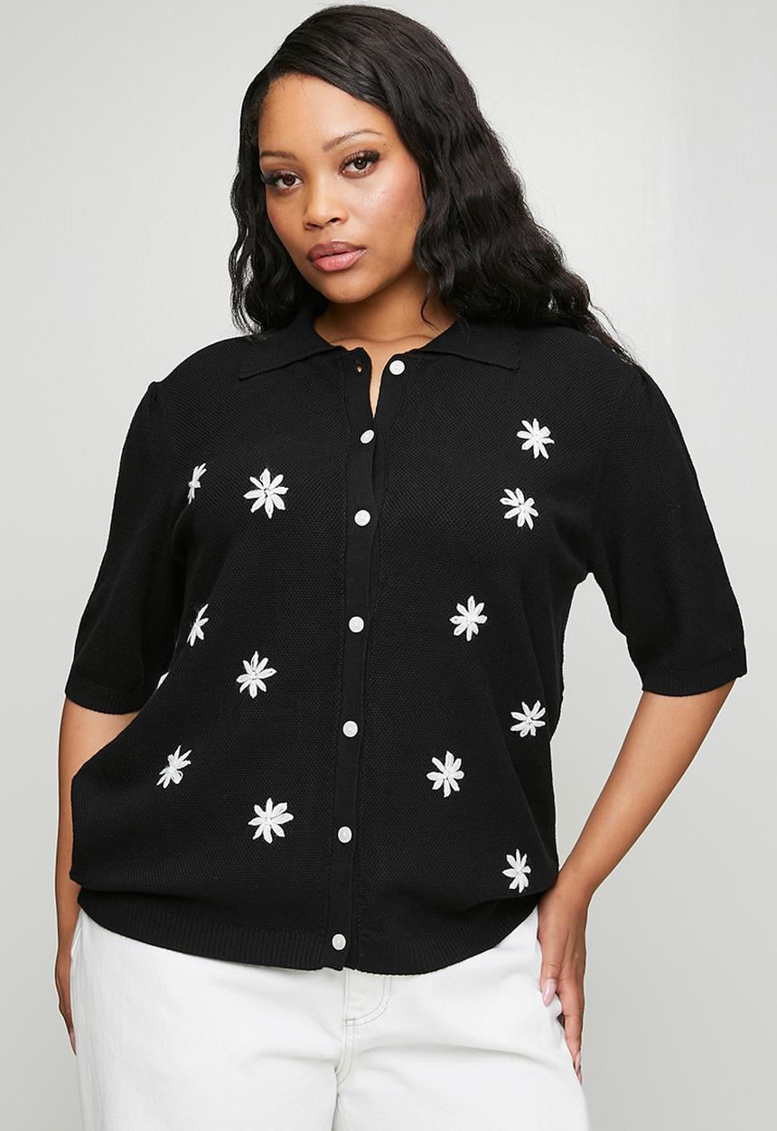 Me&B - Plus Scalloped Collar Daisy Knit  - Black Daisy