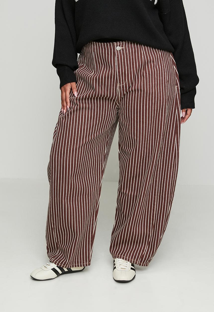 Me&B - Plus Contour Waist Barrel Leg Jeans - Choc Stripe