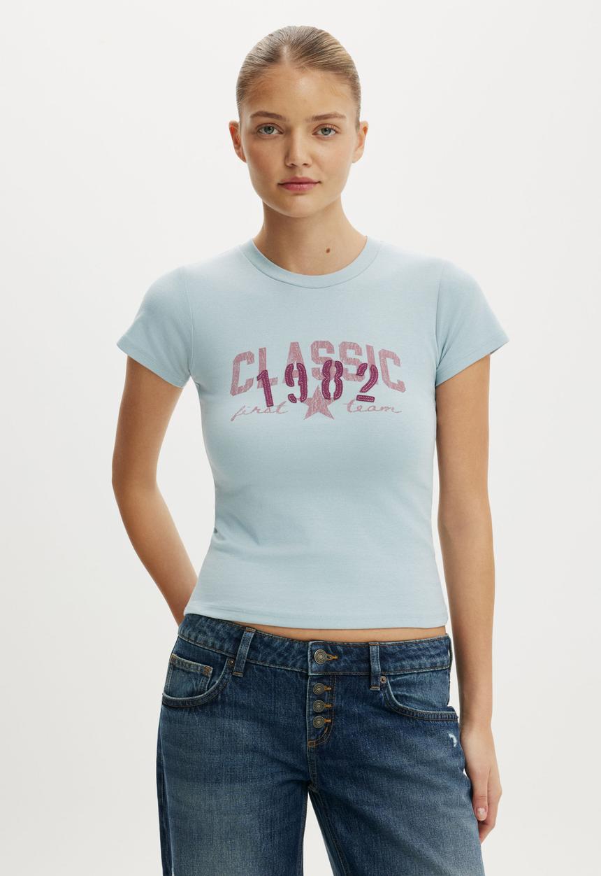 Cotton On - The Tiny Graphic Tee - 1982/Classic Iced Marine