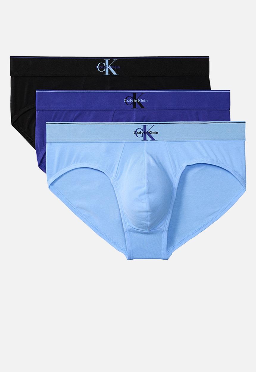 Calvin Klein - HIP BRIEF 3PK - BLACK W/ BLUE RIVER FOG/BLUE RIVER FOG W/ BLUE DESCENT/BLUE DESCENT W/ BLACK