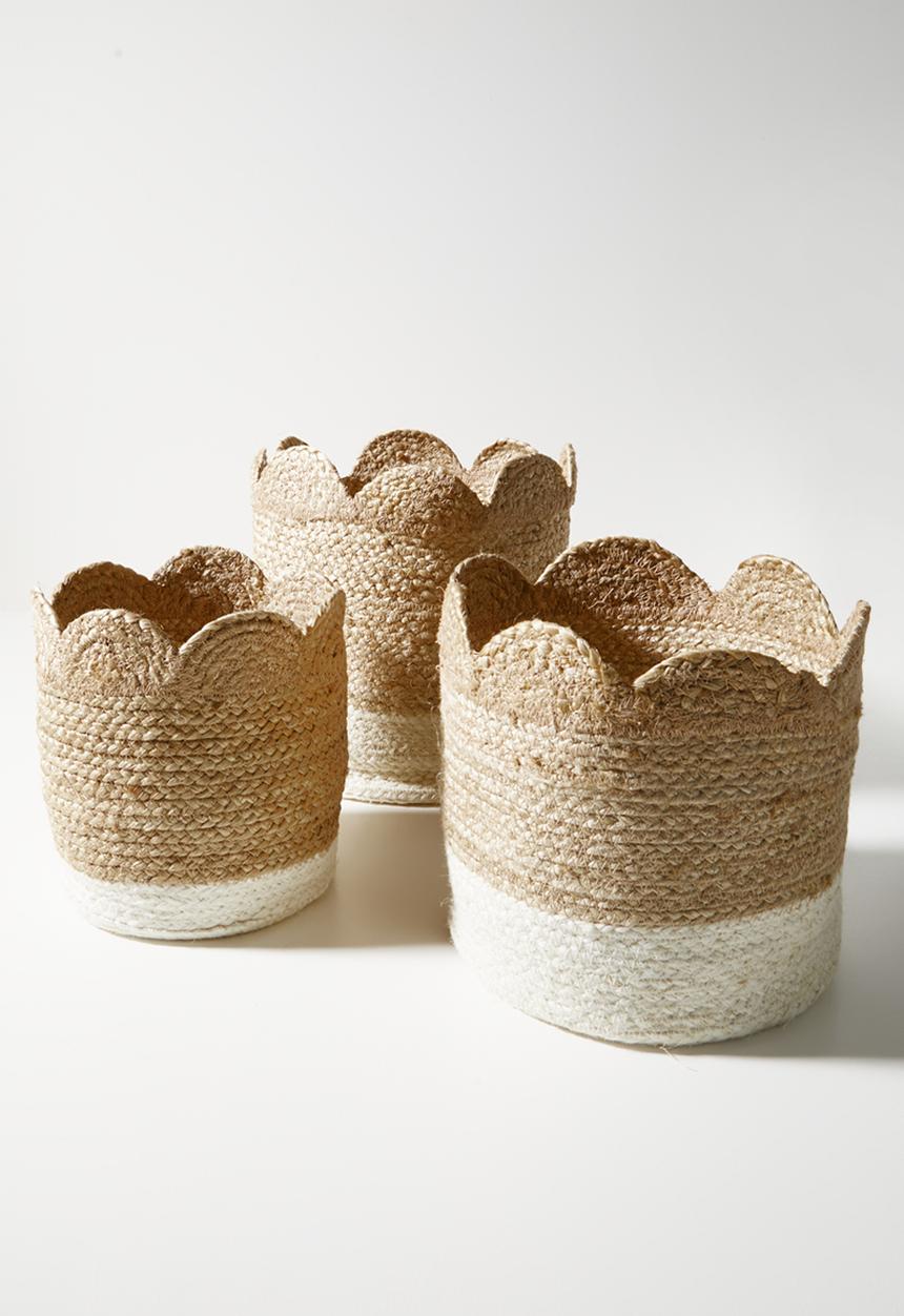 H&S - Scalloped Basket set of 3 - Natural