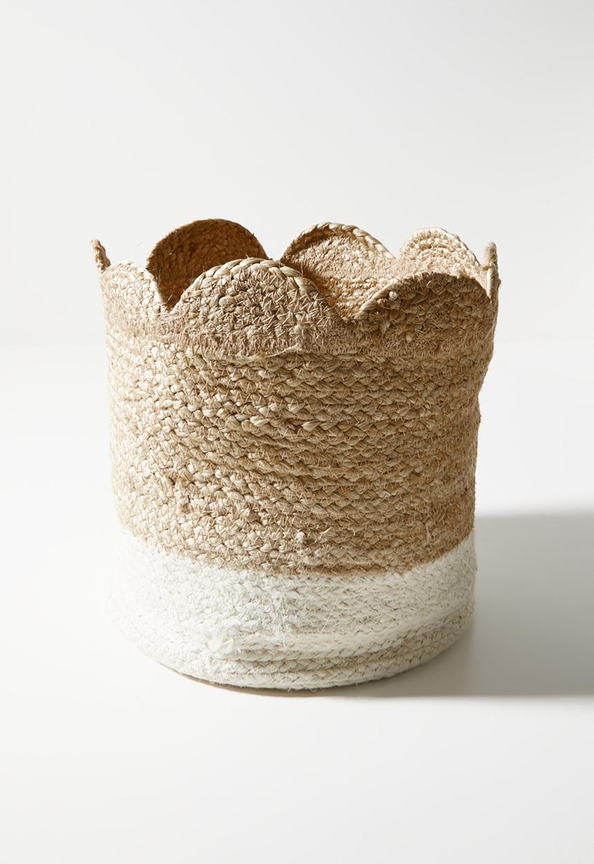 H&S - Scalloped Basket set of 3 - Natural