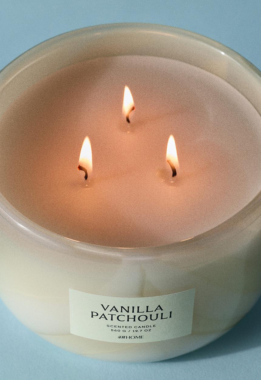 H&M - Large scented candle in glass holder - vanilla patchouli