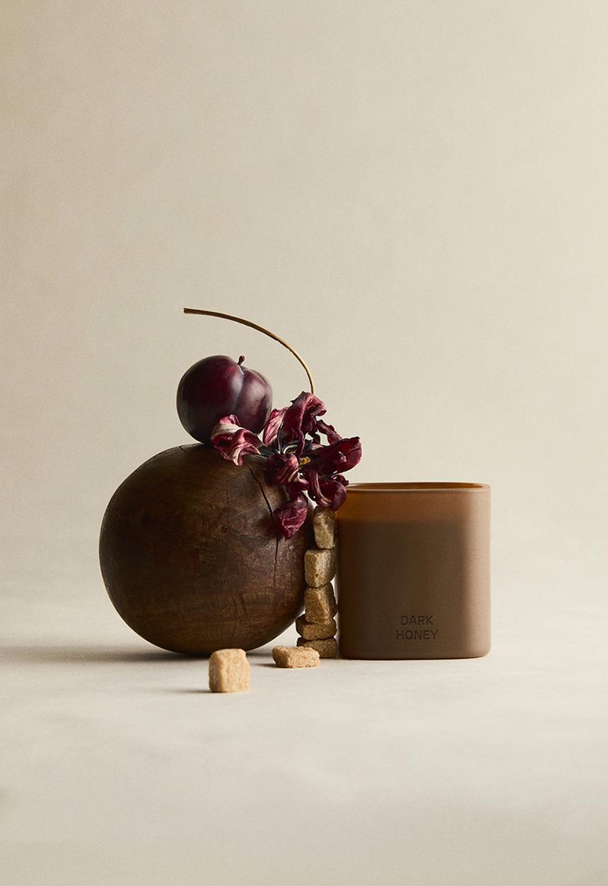 H&M - Scented candle in glass holder - dark honey
