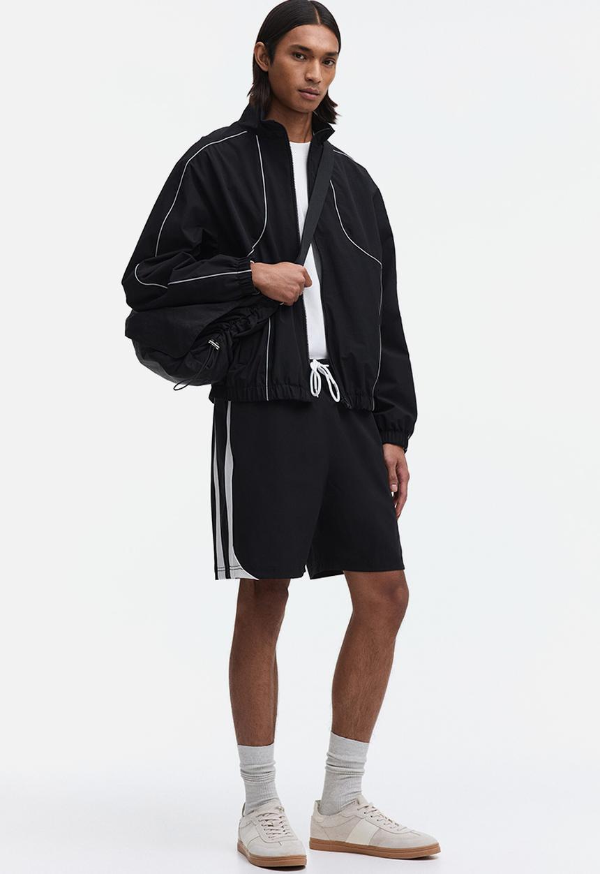 H&M - Regular fit track shorts - black/colour block