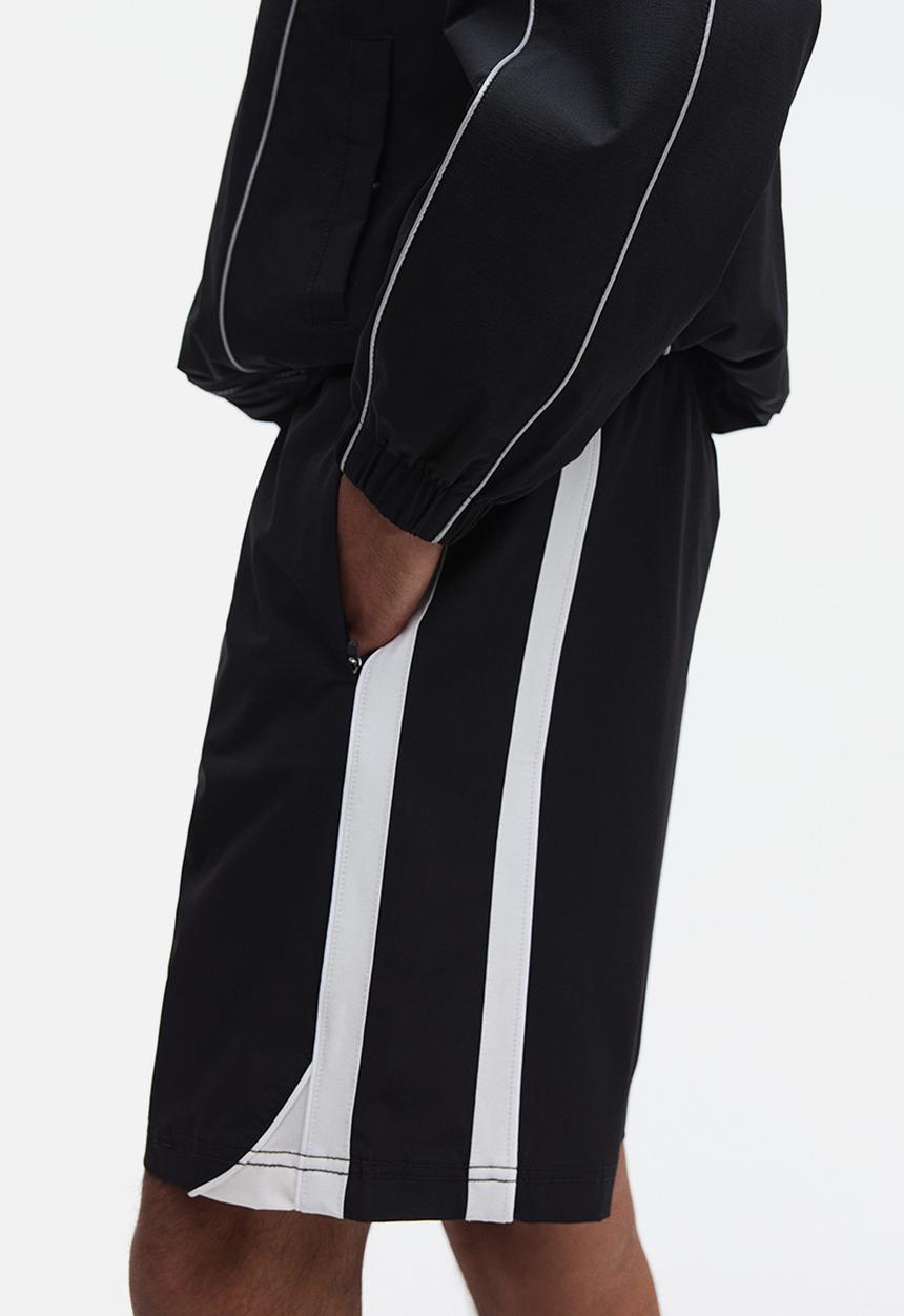 H&M - Regular fit track shorts - black/colour block