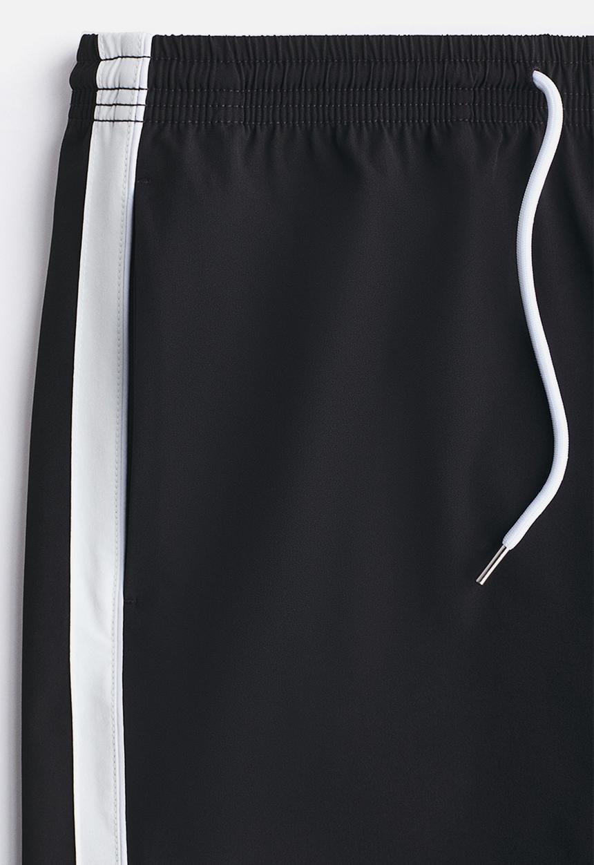H&M - Regular fit track shorts - black/colour block