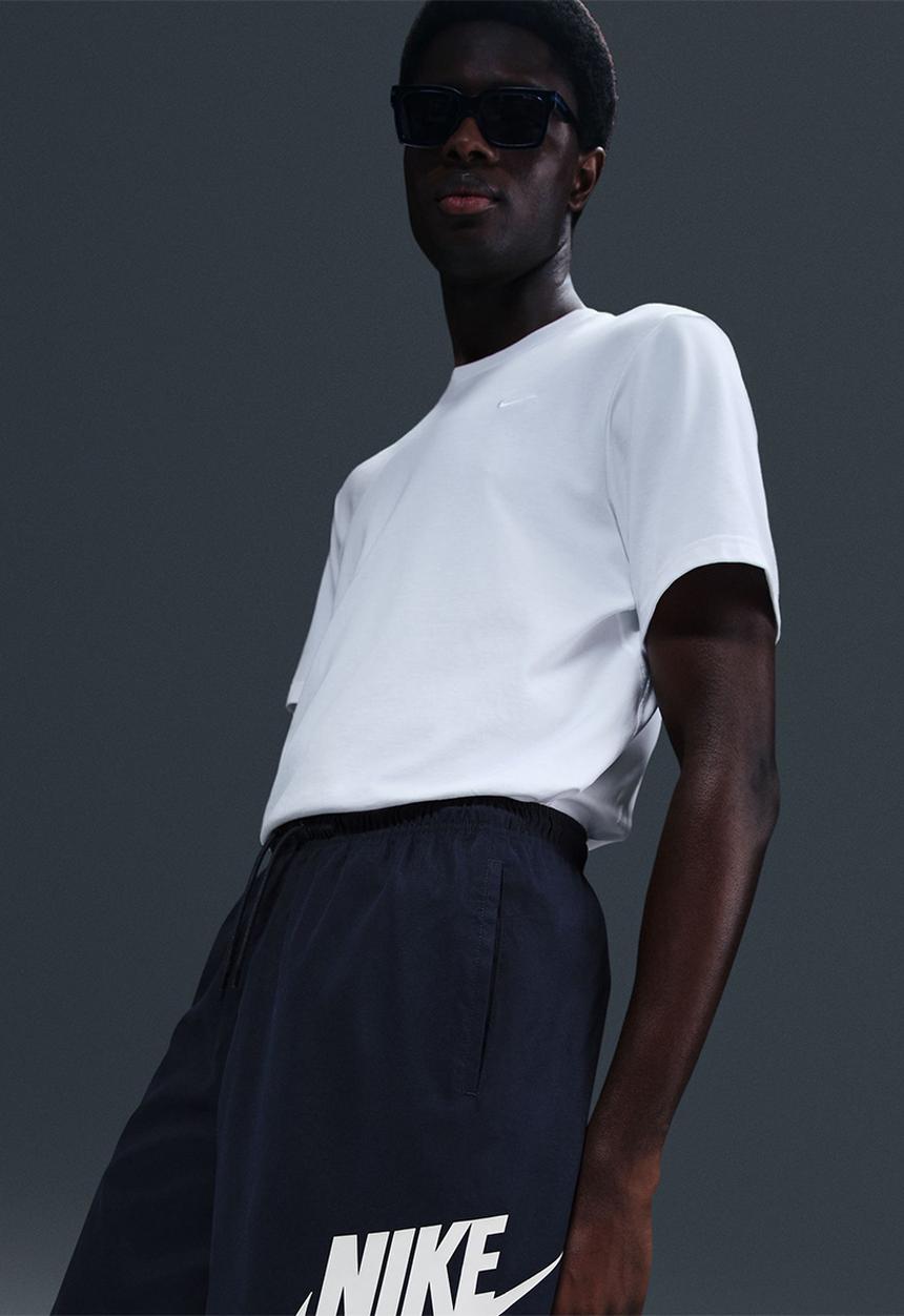 Nike - NSW Club  Woven Shorts - Obsidian Navy /White