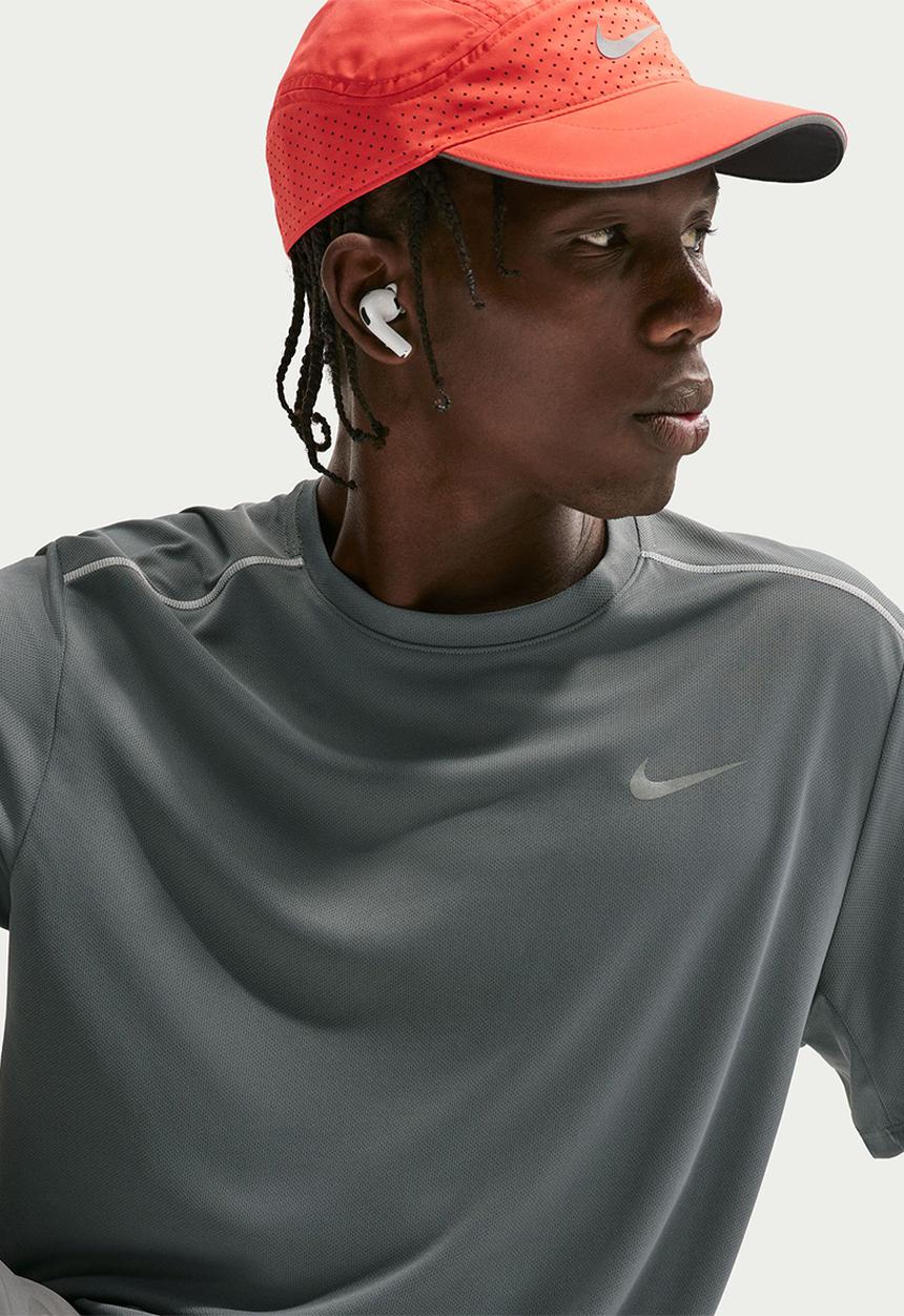 Nike - Miler Dri-FIT Short-Sleeve Running Top - Smoke Grey/Refl Silv