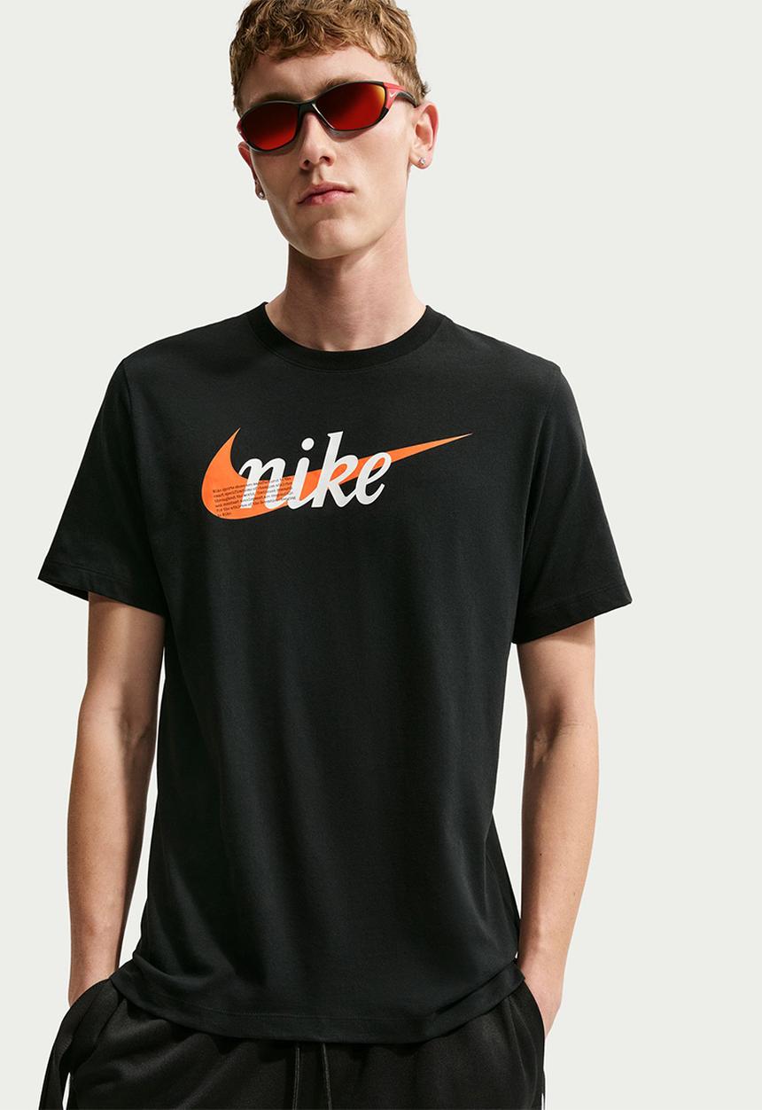 Nike - NSW Club Connect brand Std Tee - Black