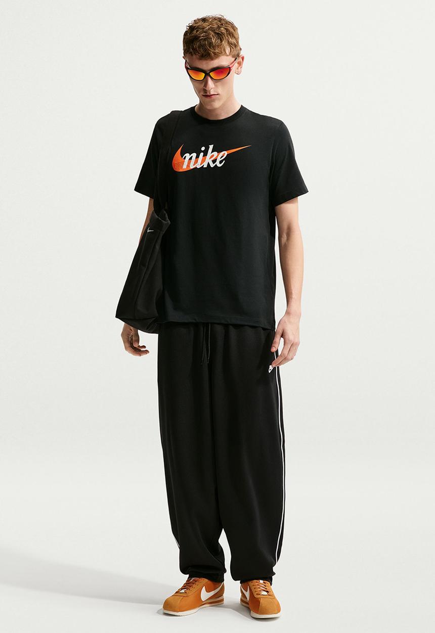 Nike - NSW Club Connect brand Std Tee - Black