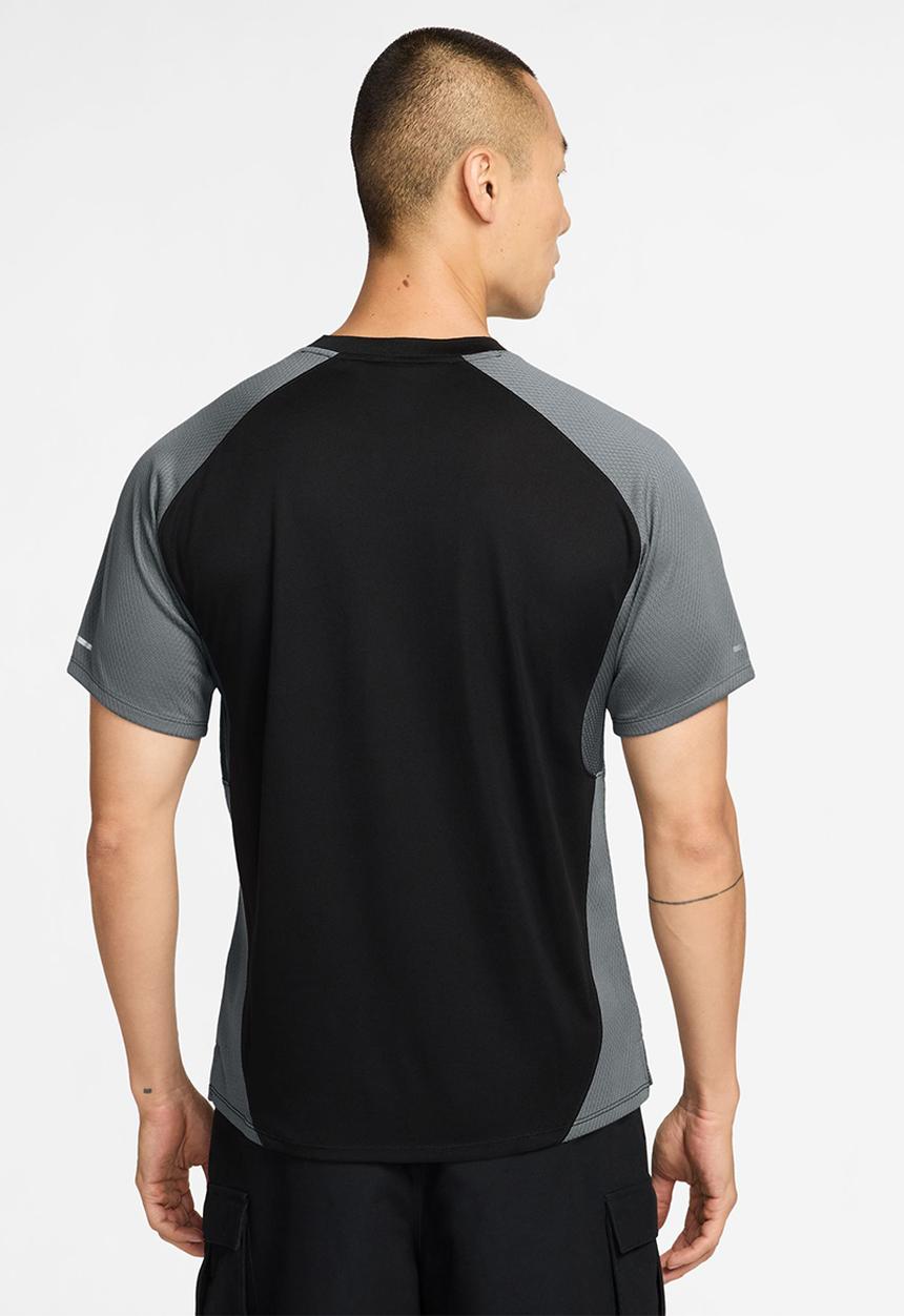 Nike - Air Wing SS Top - Smoke Grey/Black
