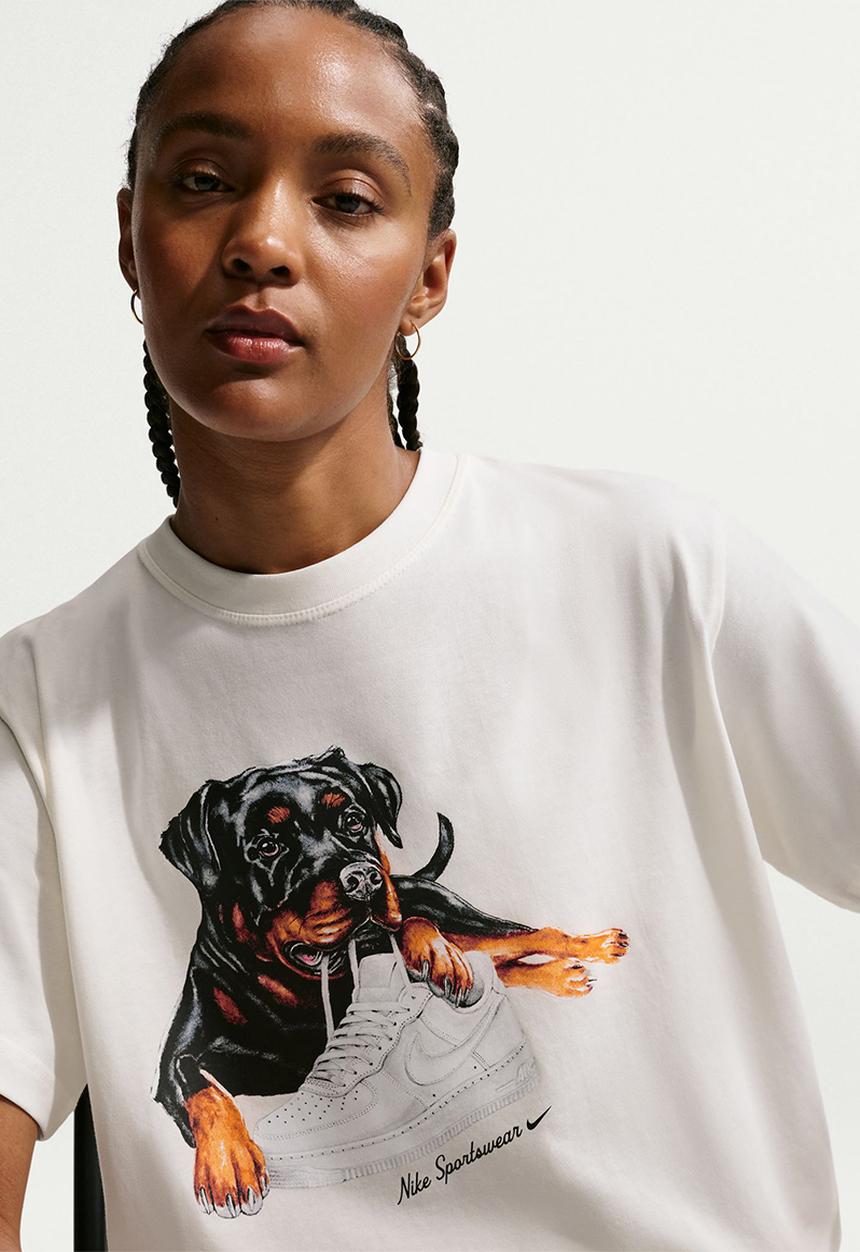 Nike - Women'S Boyfriend T-Shirt - Sail