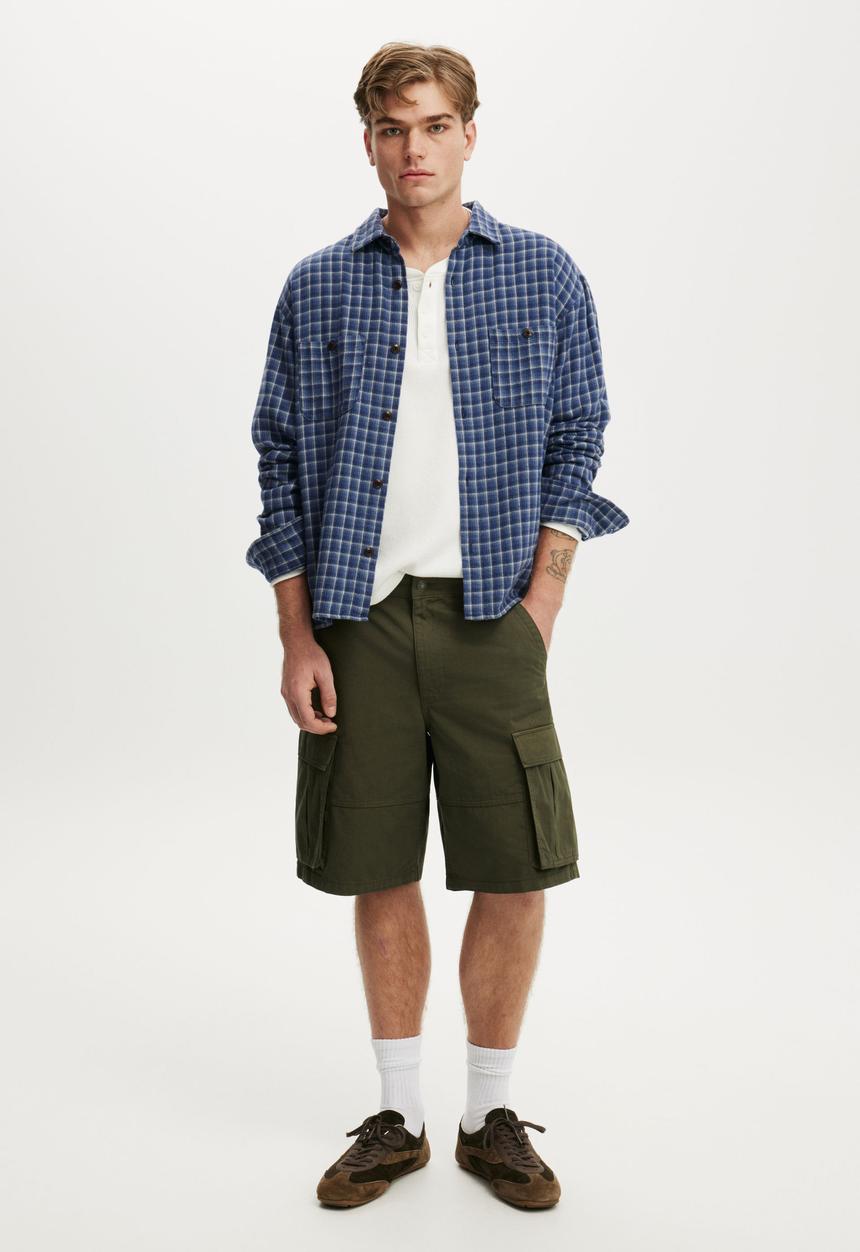Cotton On - Baggy Cargo Short - Dark Military
