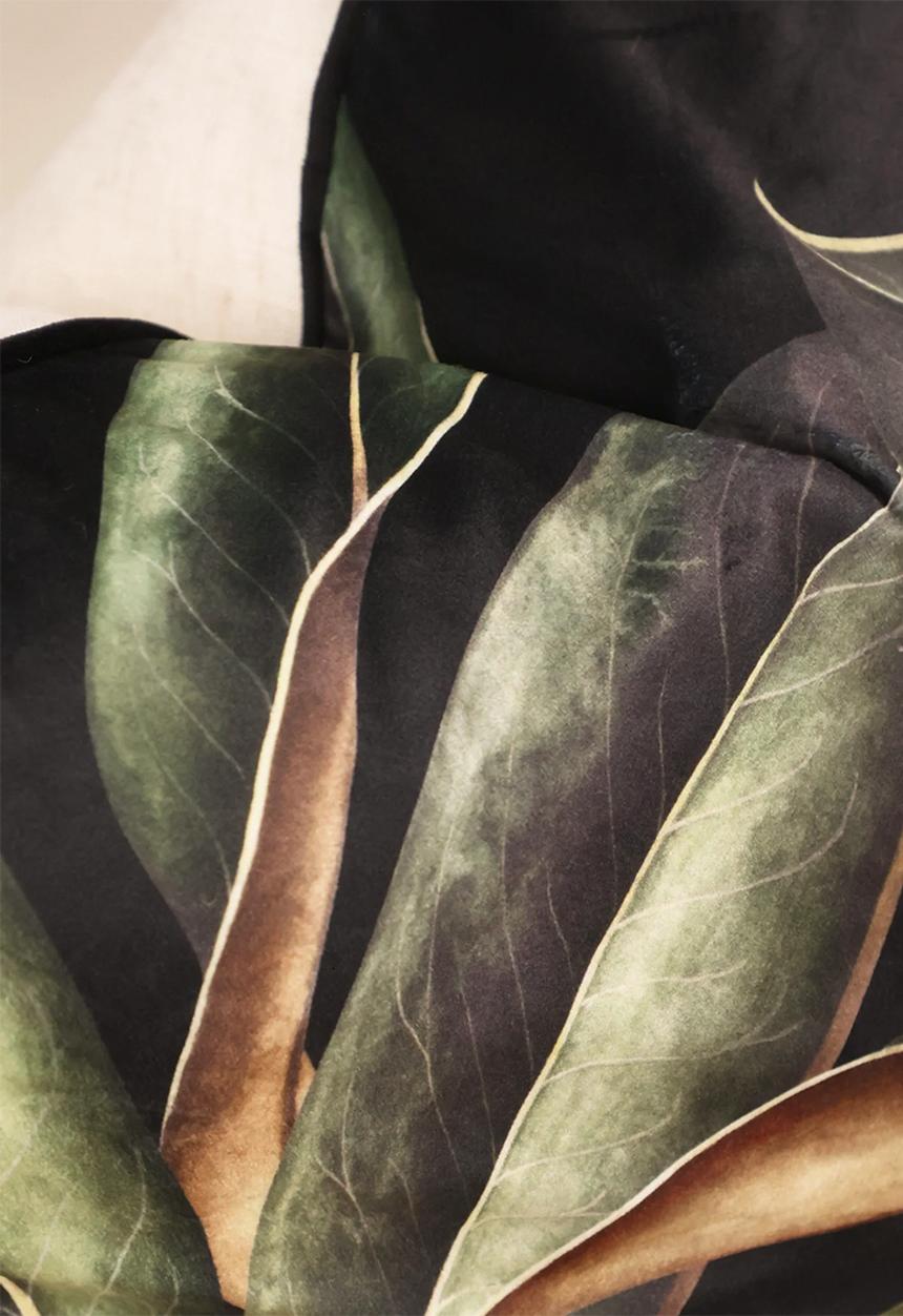 Noha - Velvet  Zama Leaf Scatter  