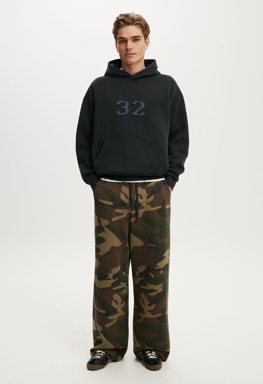 Cotton On - Super Baggy Track Pant - Forest Camo Wash