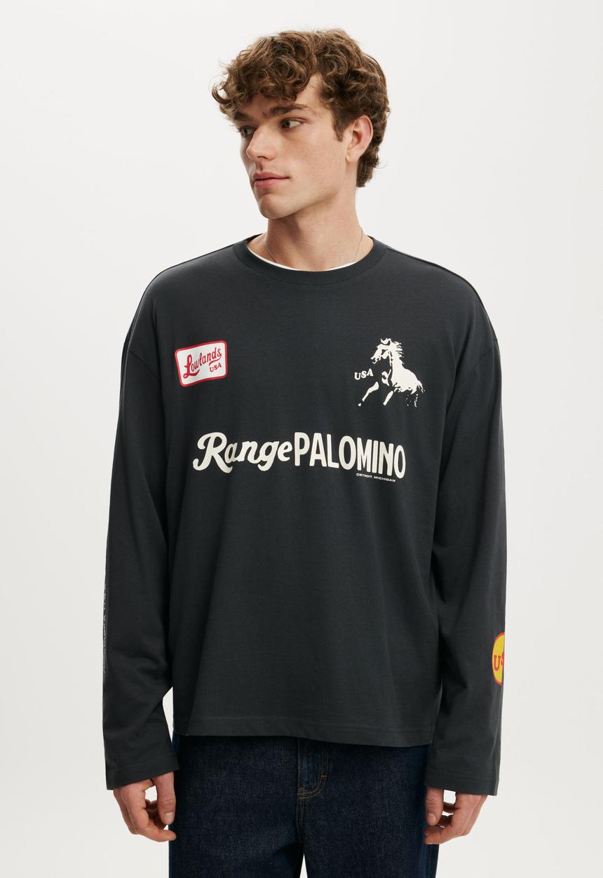Cotton On - Regular Fit Graphic Long Sleeve T-shirt - Washed Black/Palomino