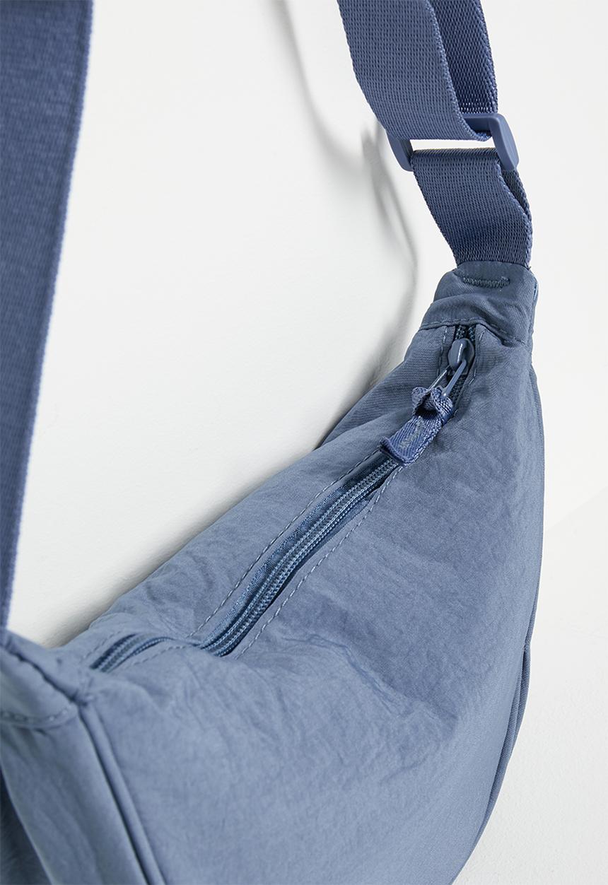 Pop Candy - Half moon shoulder bag - blue