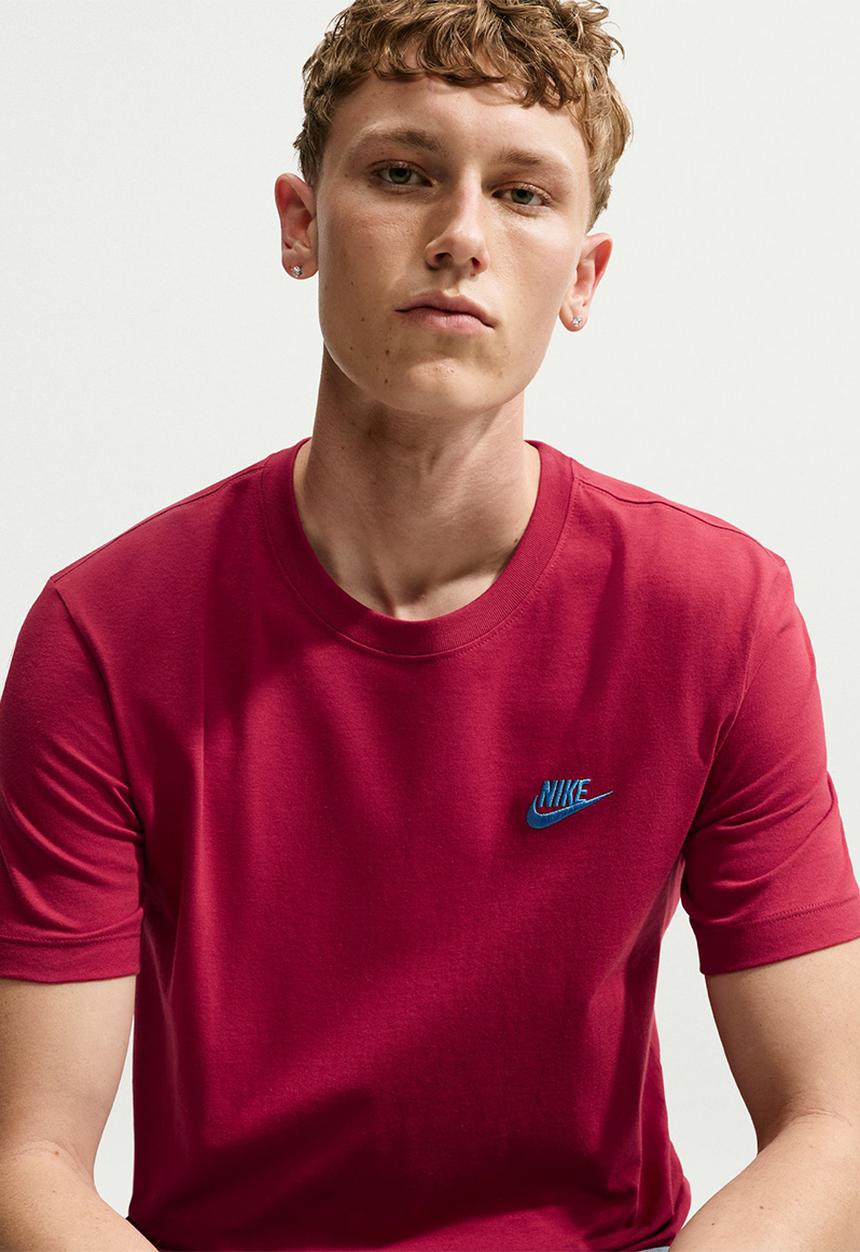 Nike - NSW Club Tee - Tough Red/Football Blue