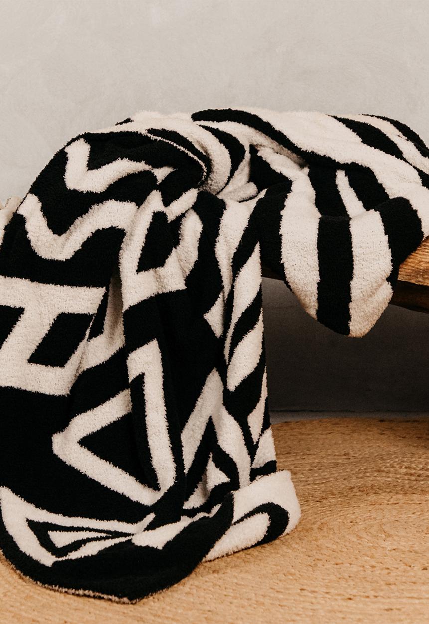 Noha - 150X180 Cosy Geo Black And White Throw