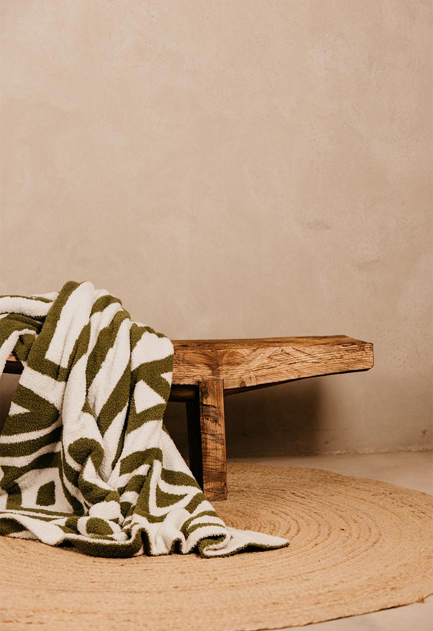 Noha - 150X180 Cozy Geo Green And White  Throw