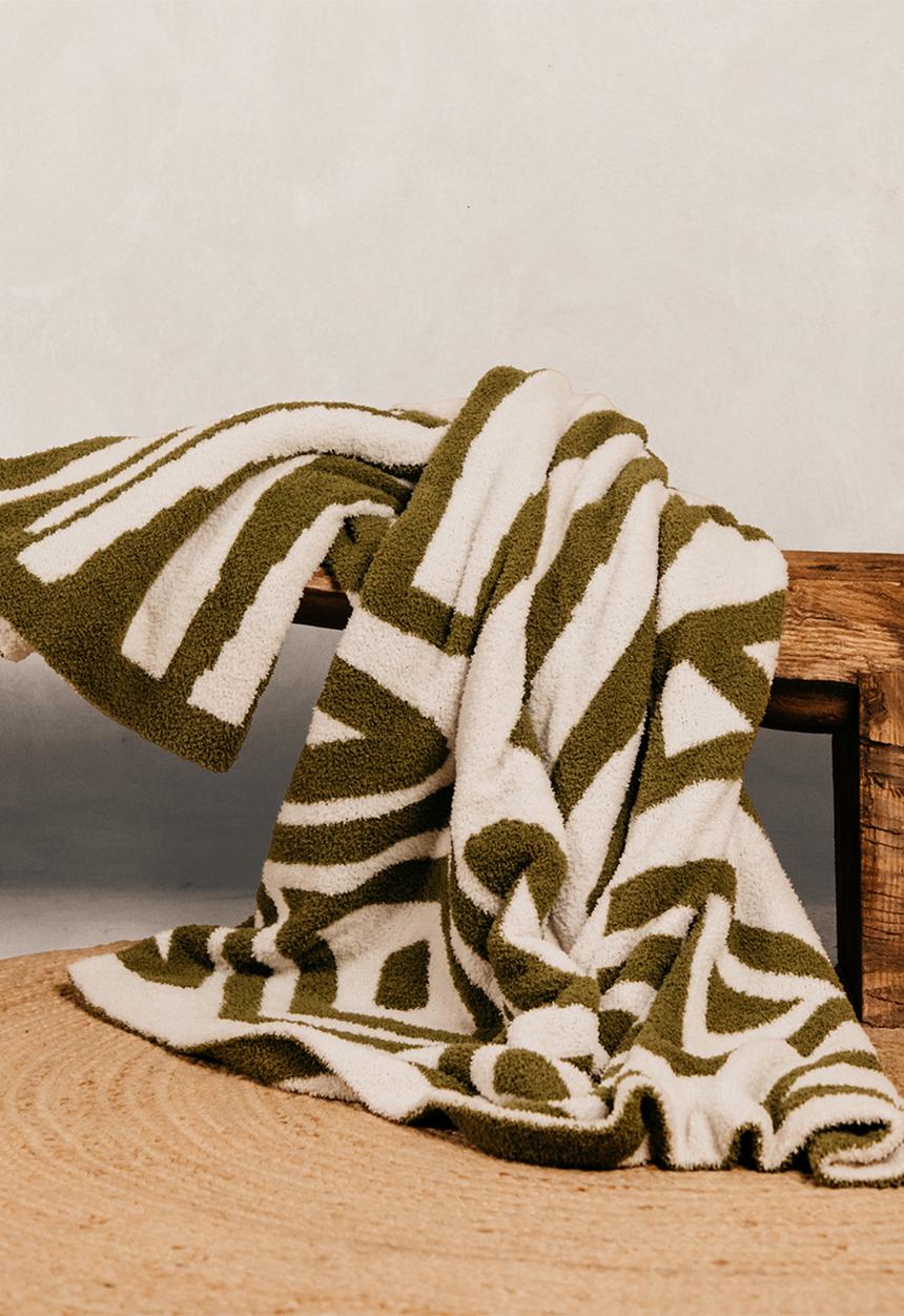 Noha - 150X180 Cozy Geo Green And White  Throw