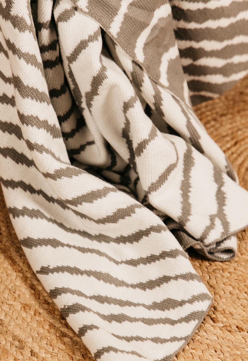 Noha - 150X180 Sublime Wave Grey And White  Throw