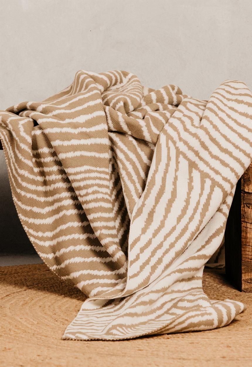 Noha - 150X180 Sublime Wave Natural And White Throw