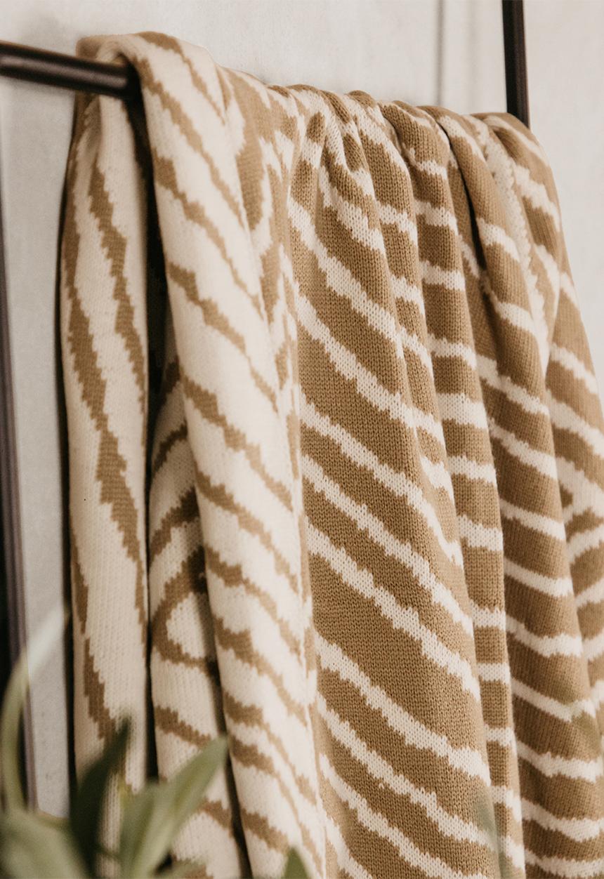 Noha - 150X180 Sublime Wave Natural And White Throw