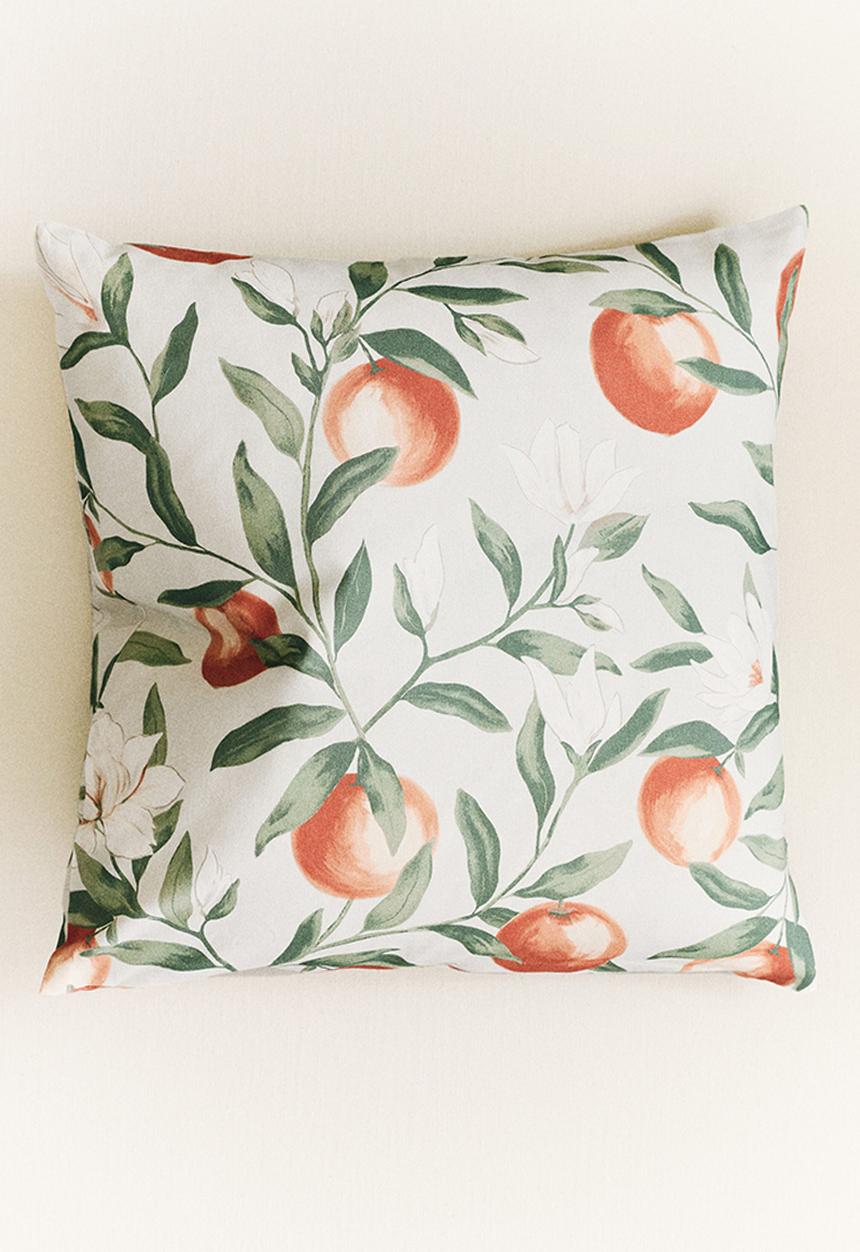 H&M - Patterned cushion cover - light beige/oranges